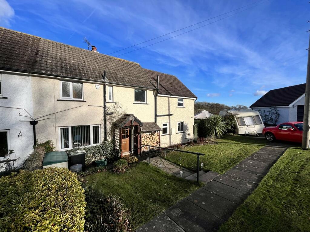 3 bedroom semidetached house for sale in St Davids Crescent, Llanddewi