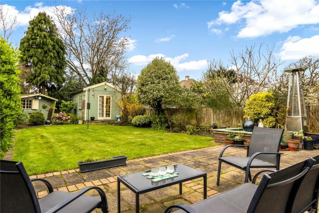 4 bedroom semidetached house for sale in Chase Side, London, N14