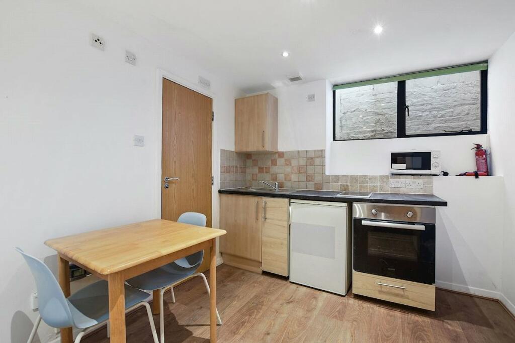 Studio apartment for rent in Chalk Farm Road, London, NW1