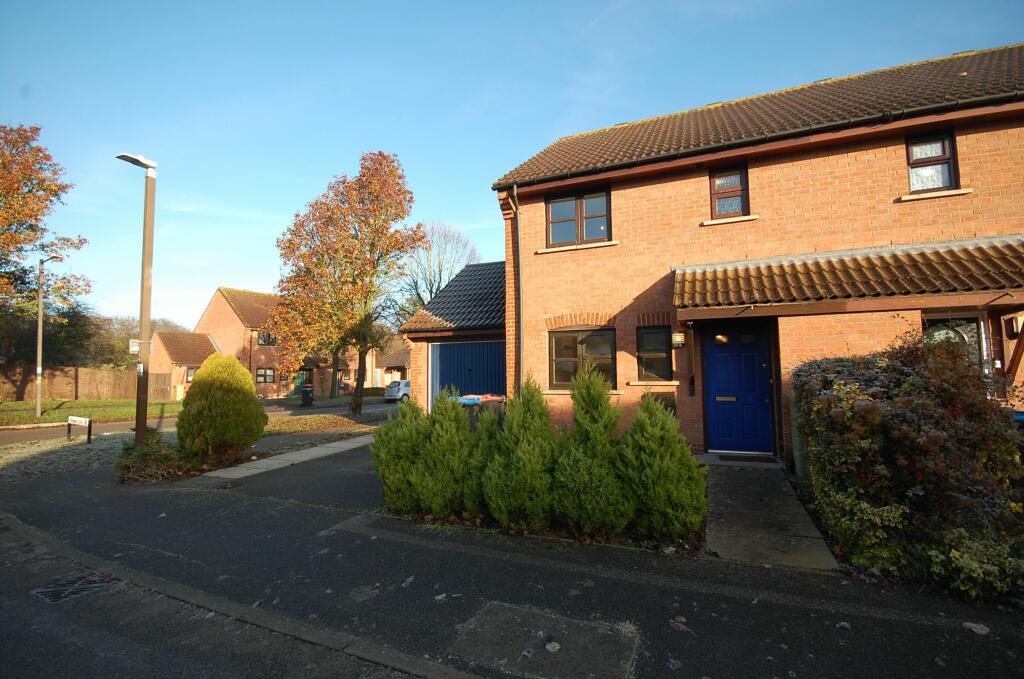 3 bedroom semidetached house for sale in Boxgrove Court, Milton Keynes