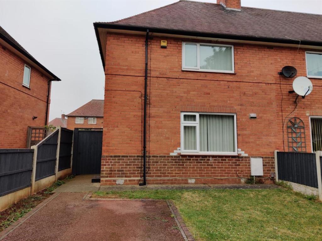2 bedroom semidetached house for rent in Woodfield Road, Nottingham, NG8