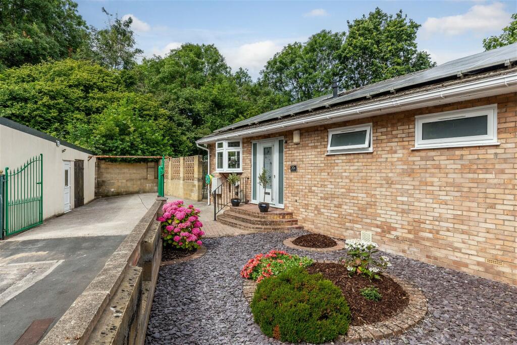 4 bedroom semidetached house for sale in Crantock Avenue, Headley Park