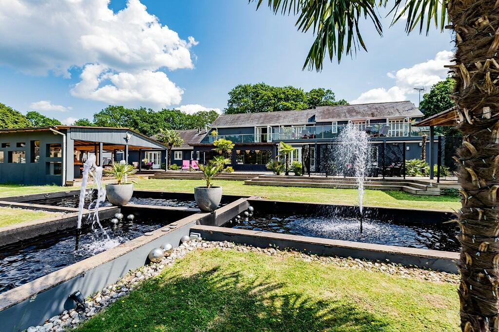 5 bedroom detached house for sale in Forshaw Heath Lane, Earlswood