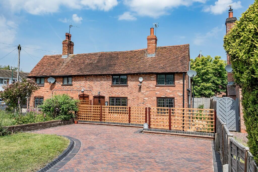 3 bedroom semidetached house for sale in Orchard Road, Hockley Heath