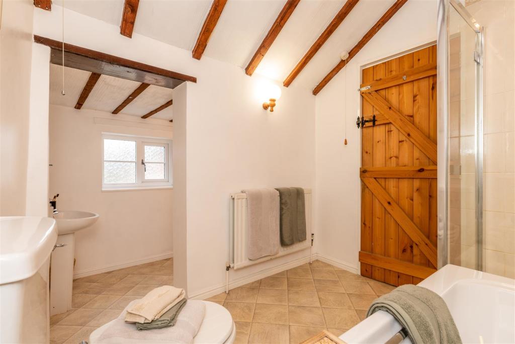 4 bedroom character property for sale in Main Street, Gilmorton