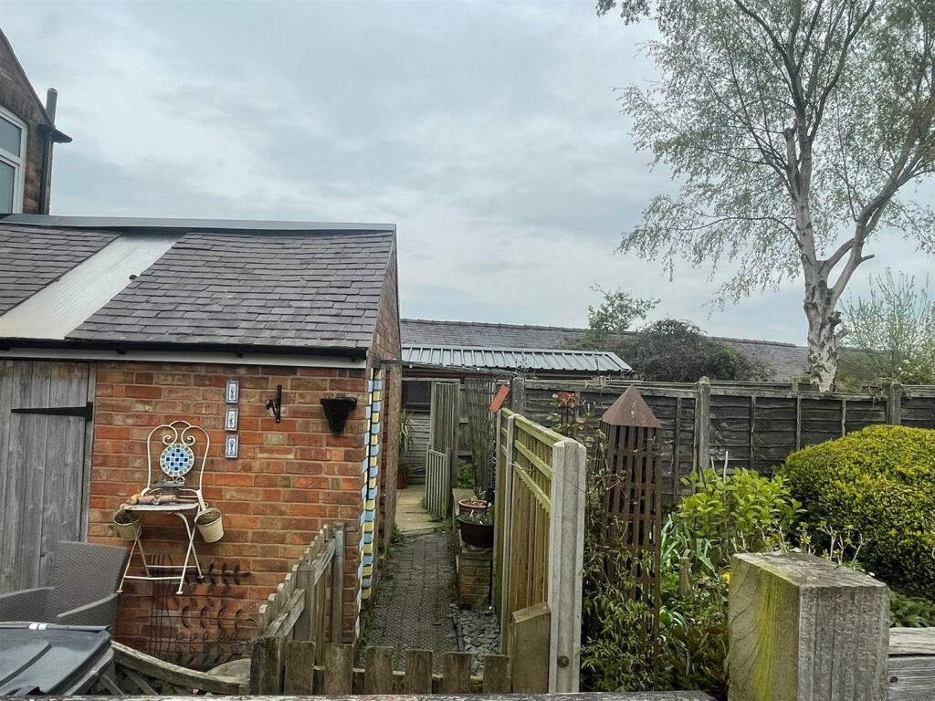 2 bedroom terraced house for sale in Station Road, Dunton Bassett
