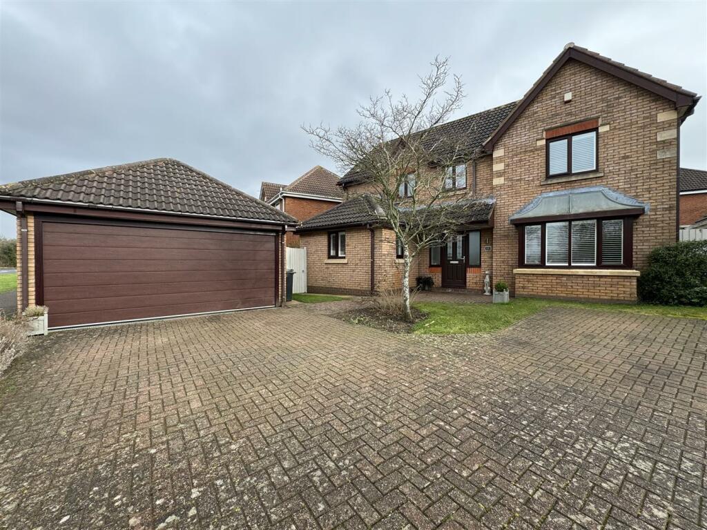 4 bedroom detached house for sale in Lilac Drive, Lutterworth, LE17