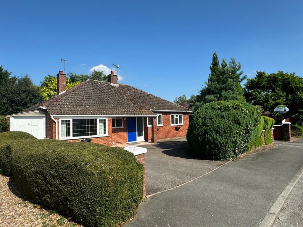 3 bedroom detached bungalow for sale in Colledge Close, Brinklow, Rugby