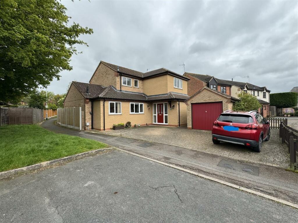 3 bedroom detached house for sale in Aland Gardens, Broughton Astley