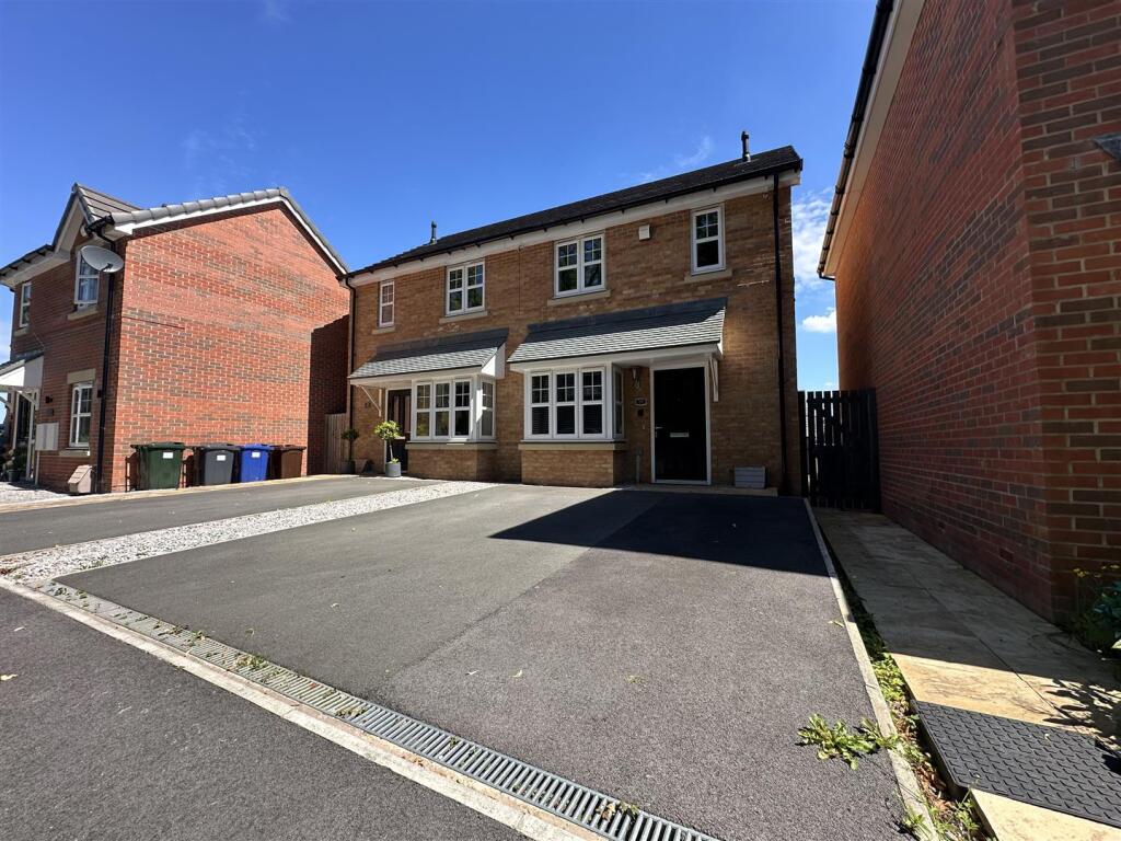 Main image of property: Maytree Close, Royston, Barnsley