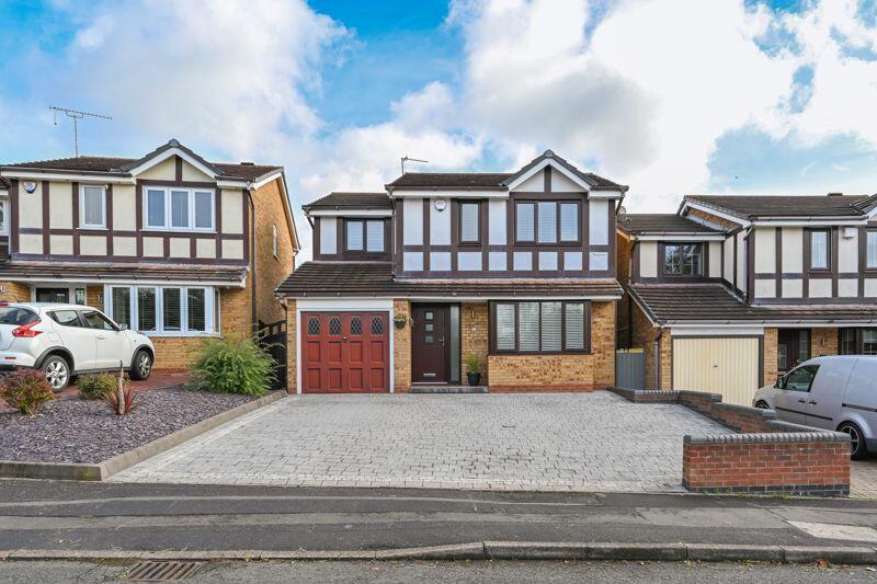 4 bedroom detached house for sale in Salisbury Drive, Heath Hayes