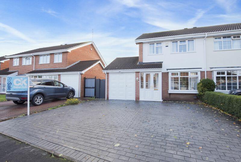 3 bedroom semidetached house for sale in Larkspur Drive, Featherstone