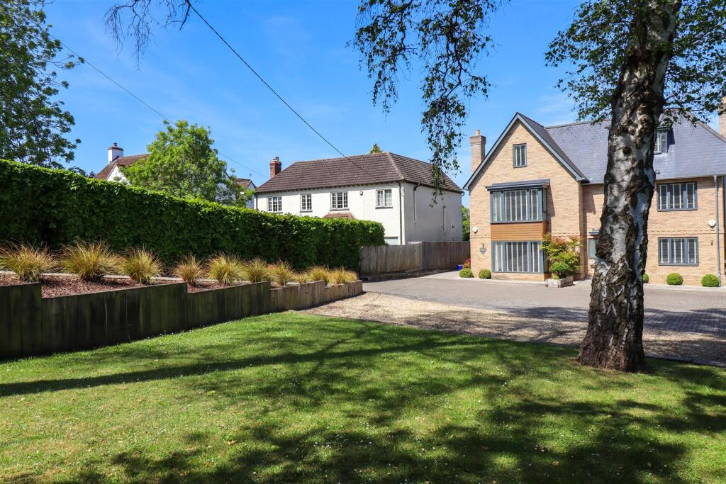 Main image of property: Cumnor Hill, Oxford