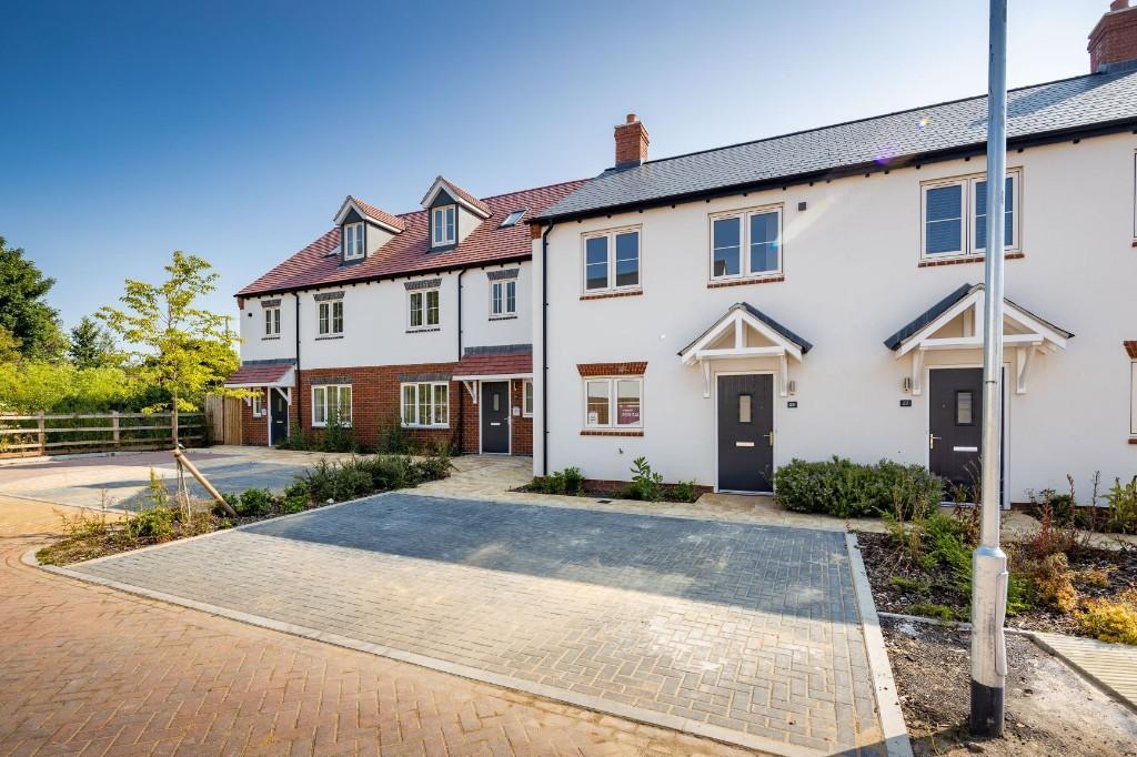 2 bedroom semidetached house for sale in Upper Bourne End Lane, Hemel