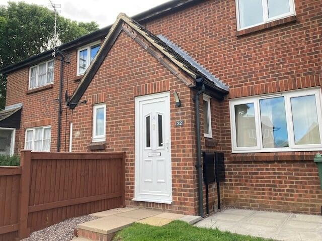 2 bedroom terraced house for rent in Greenwich Gardens, Newport Pagnell, MK16