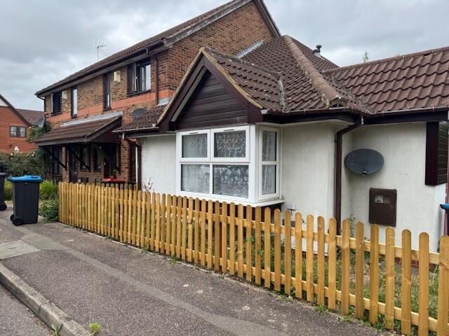 Main image of property: Boxberry Gardens, Walnut Tree, Milton Keynes, MK7