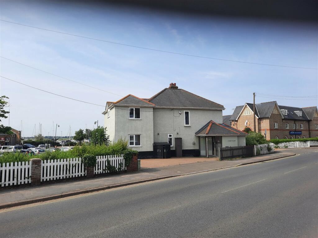 Commercial property to lease in Station Road, Woodbridge, Suffolk, IP12