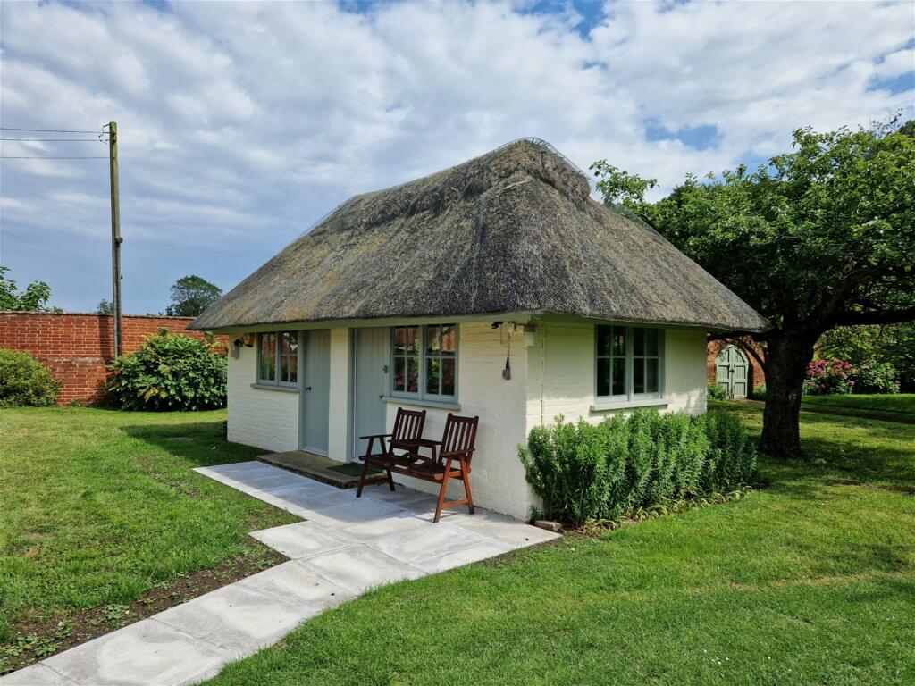 Commercial property to lease in Parham, Nr Framlingham, IP13