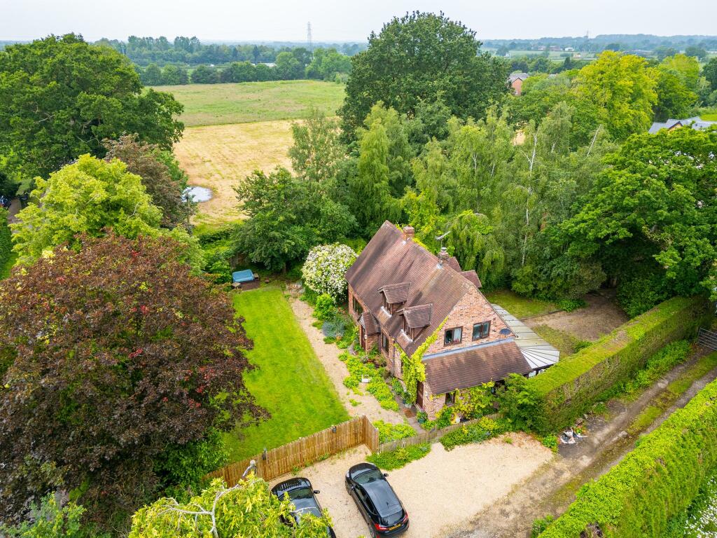 3 bedroom detached house for sale in The Lodge, Plumley Moor Road