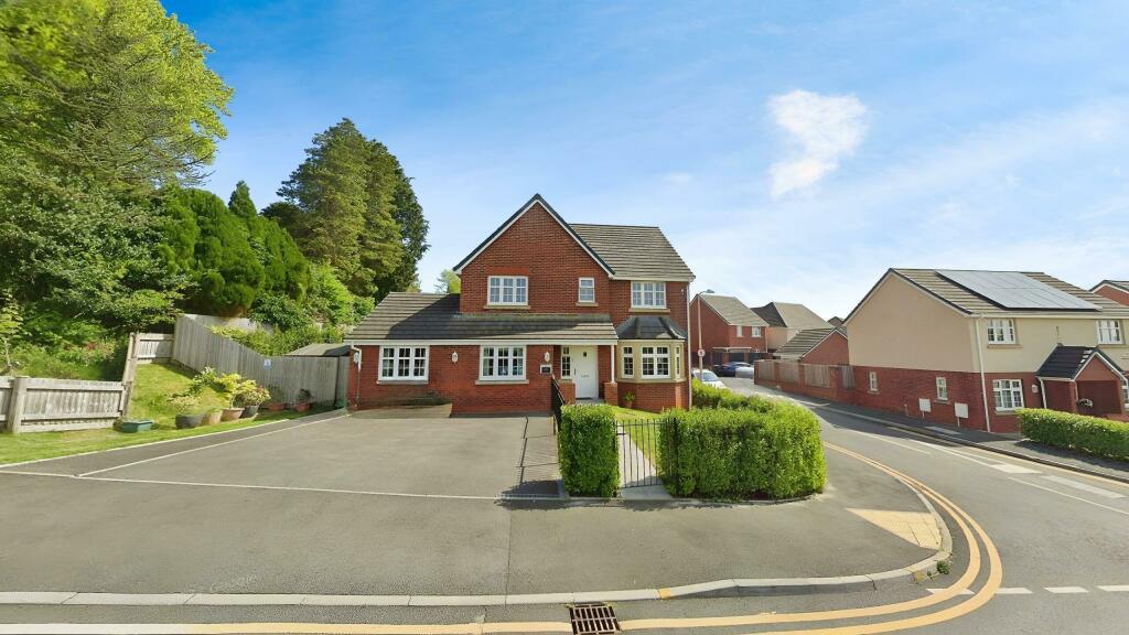 4 bedroom detached house for sale in Alltacham Drive, Pontardawe