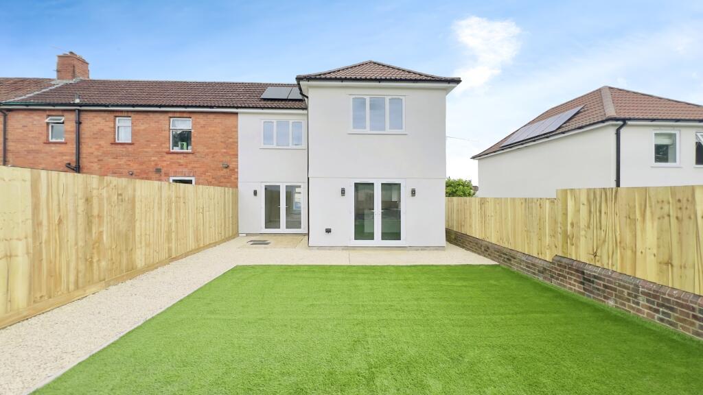 3 bedroom end of terrace house for sale in Leinster Avenue, Knowle