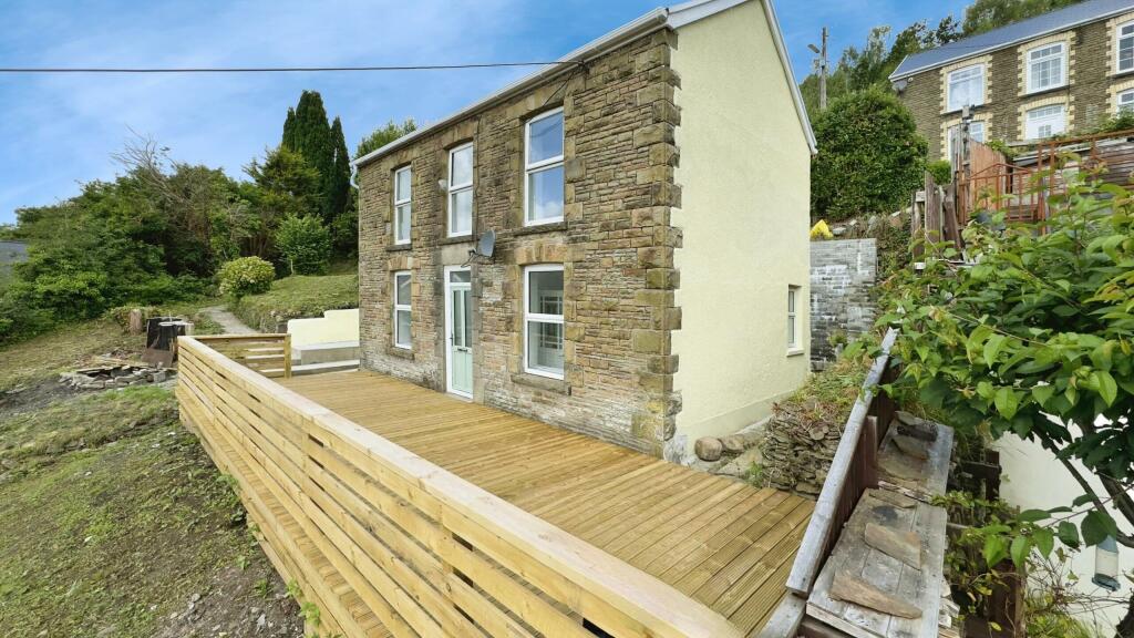 3 bedroom detached house for sale in Swansea Road, Pontardawe, Swansea, SA8