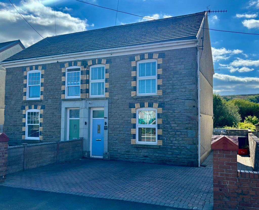Main image of property: Brecon Road, Ystradgynlais, Swansea, SA9 1QT, GB