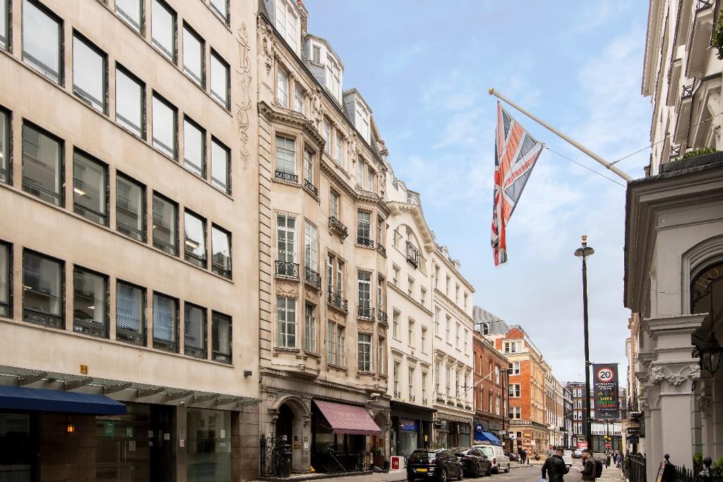 2 bedroom flat for sale in Dover Street, London, W1S