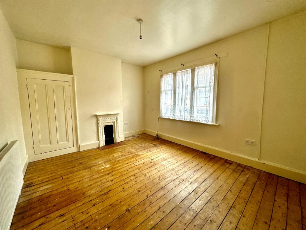 3 bedroom terraced house for sale in Merton Avenue, Western Park, LE3