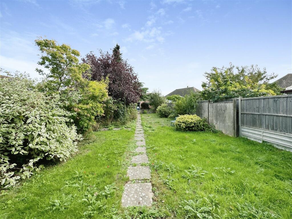 2 bedroom semidetached bungalow for sale in Midhurst Avenue, Leicester
