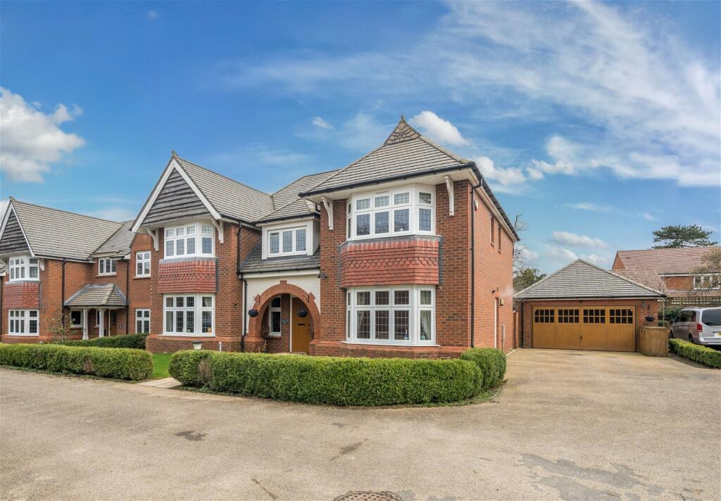 5 bedroom detached house for sale in Waring Close, Glenfield, LE3