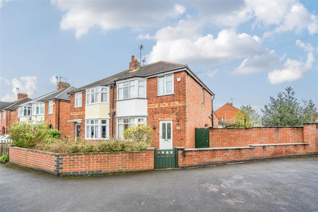 3 bedroom semidetached house for sale in Holmfield Avenue West, Leicester Forest East, LE3