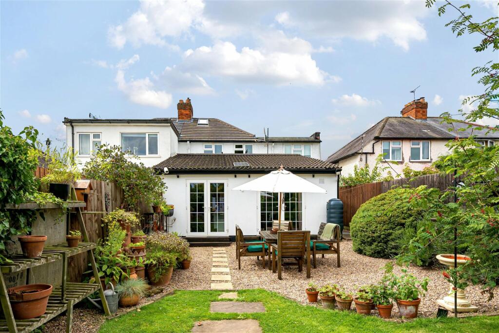 4 bedroom semidetached house for sale in Station Road, Kirby Muxloe, LE9