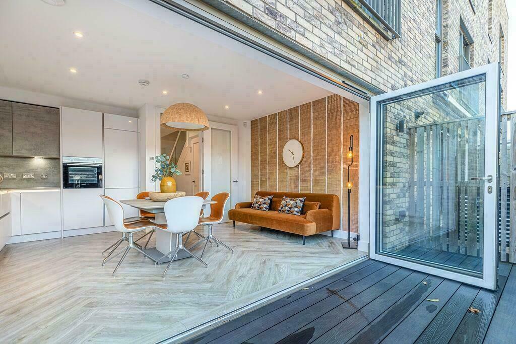 Main image of property: School Drive,
Glasgow,
G13 1FQ