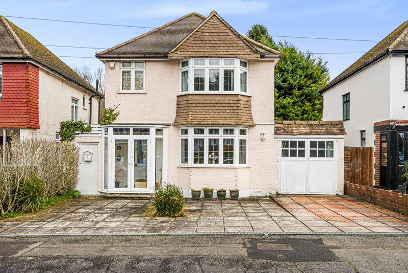 3 bedroom detached house for sale in Chaldon Way, Coulsdon, CR5