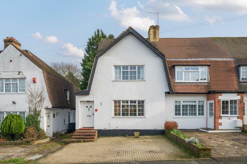 4 bedroom end of terrace house for sale in The Glade, Coulsdon, CR5