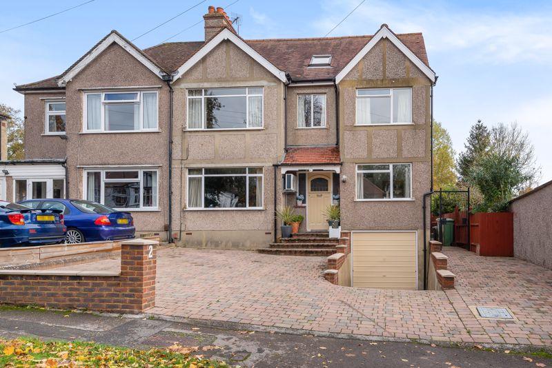 5 bedroom semidetached house for sale in Whitethorn Avenue, Coulsdon, CR5