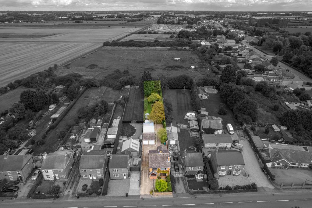 3 bedroom detached house for sale in Sandbank, Wisbech St Mary, Wisbech