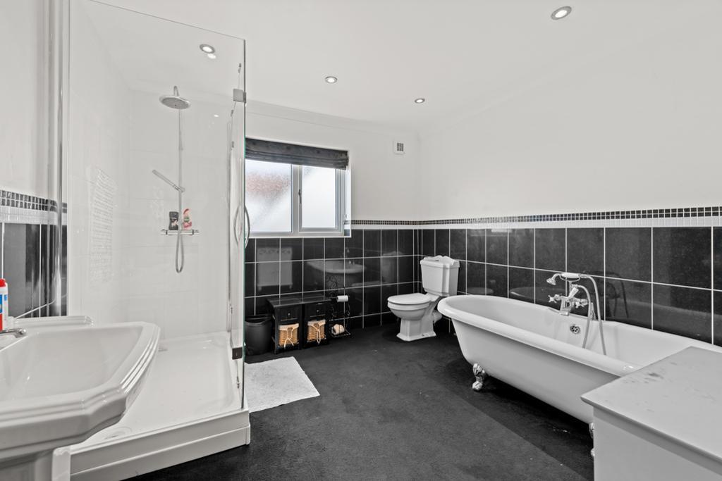 5 bedroom detached house for sale in High Road, Wisbech St Mary