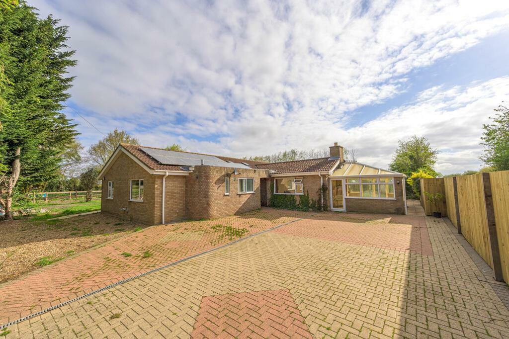4 bedroom detached bungalow for sale in Mays Lane, Leverington, Wisbech