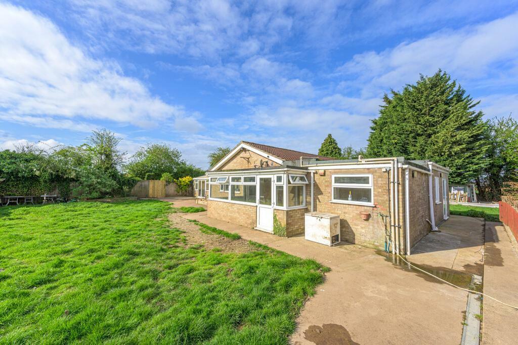 4 bedroom detached bungalow for sale in Mays Lane, Leverington, Wisbech