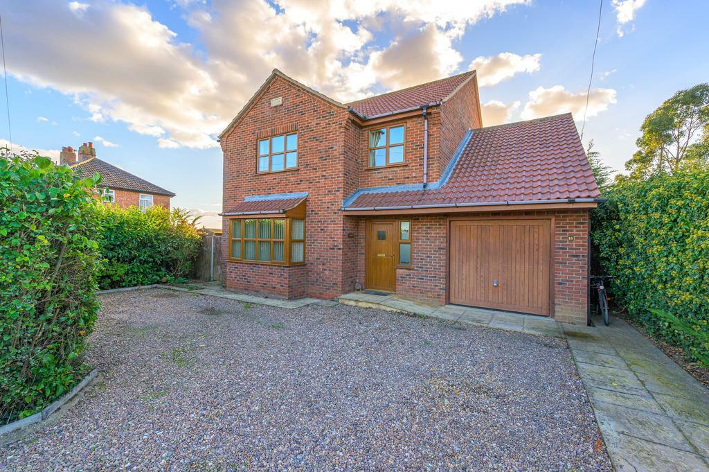 3 bedroom detached house for sale in Baulkins Drove, Sutton St James