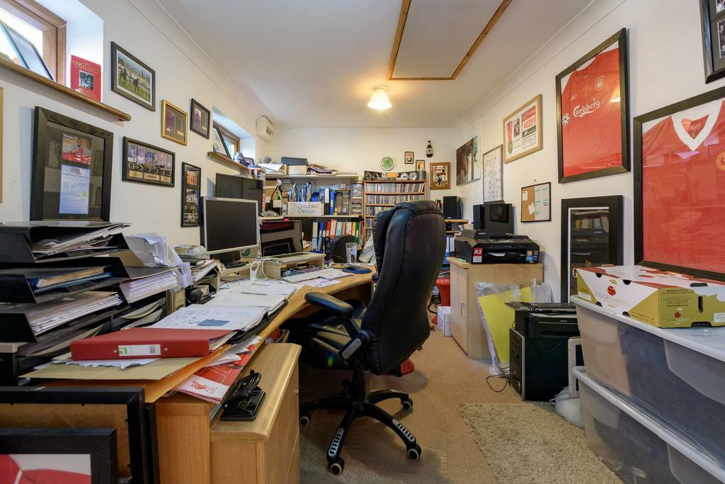 3 bedroom detached house for sale in Baulkins Drove, Sutton St James