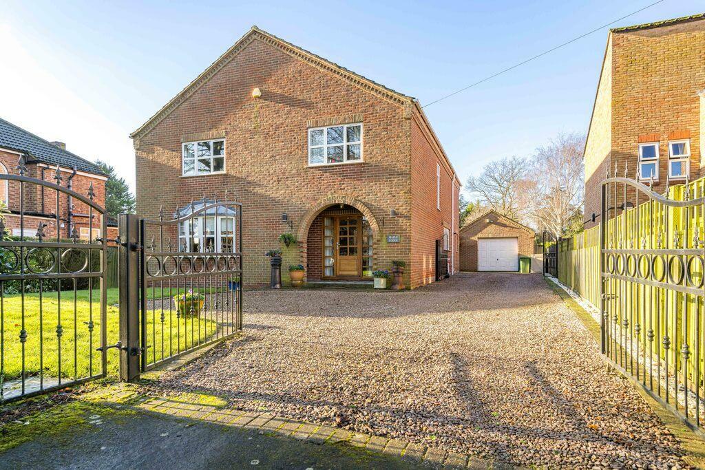 4 bedroom detached house for sale in Mount Drive, Wisbech
