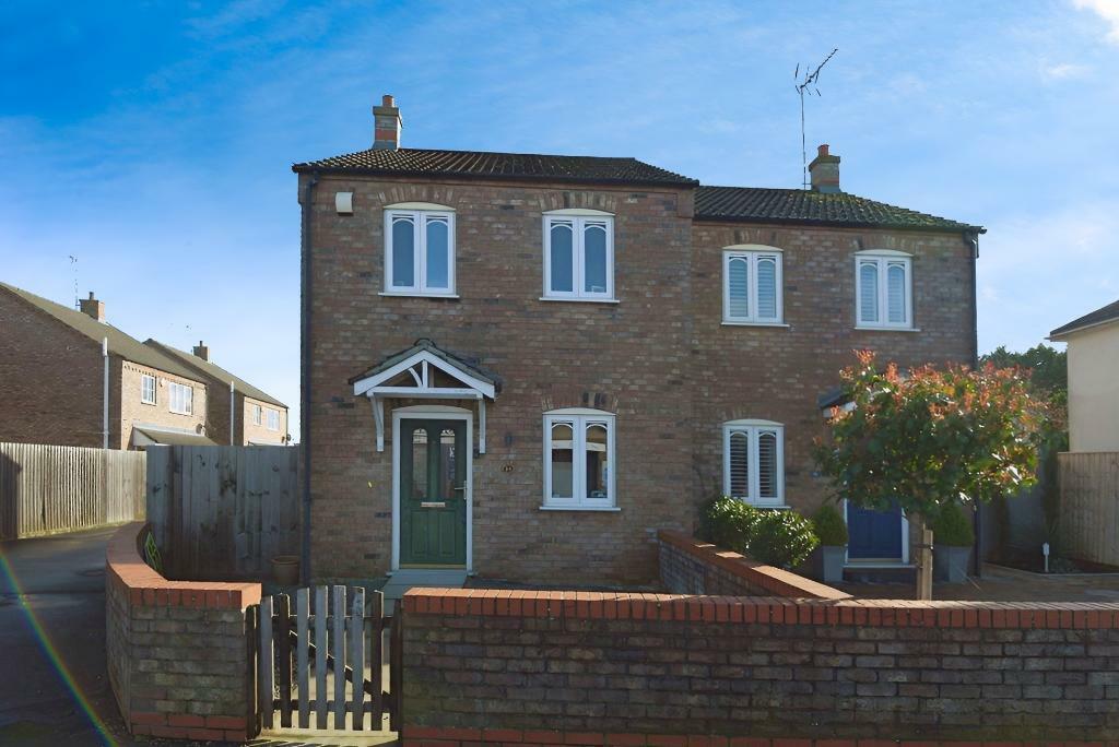 2 bedroom semidetached house for sale in Church Road, Leverington