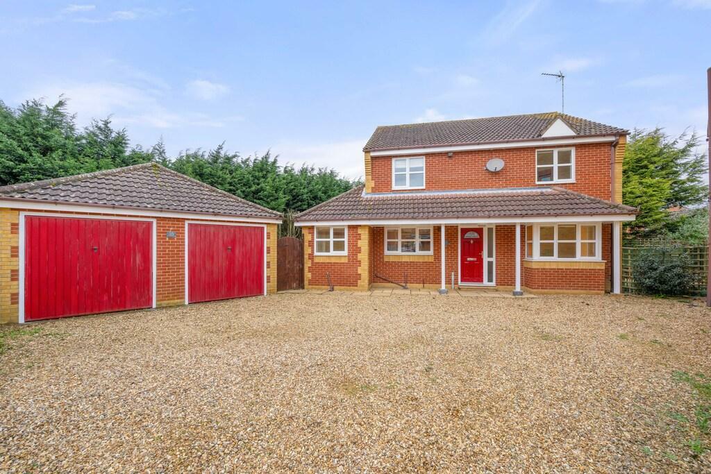 4 bedroom detached house for sale in Orchard Drive, West Walton