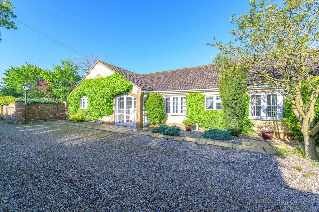 3 bedroom detached bungalow for sale in Goodens Lane, Newtoninthe