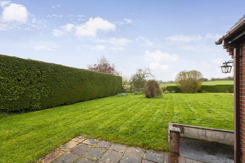 2 bedroom detached house for sale in Glue Hill, Sturminster Newton DT10