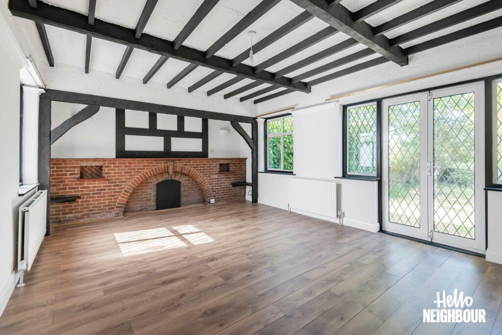 Lois Drive, Shepperton, TW17