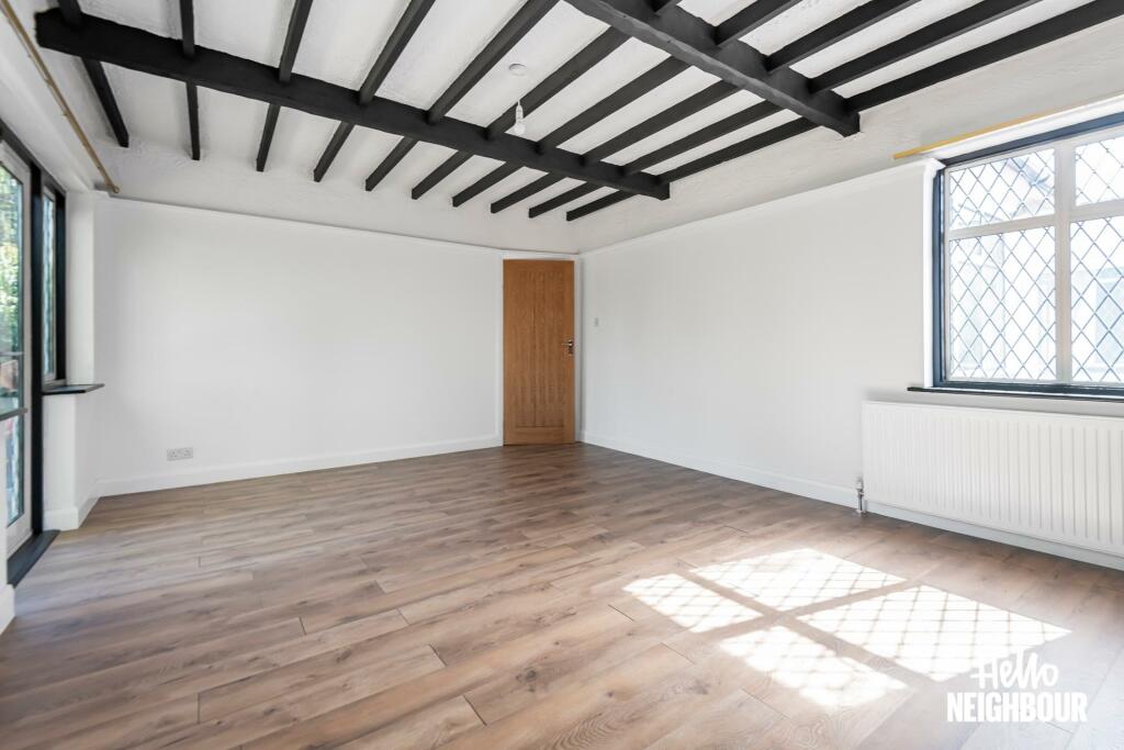 Lois Drive, Shepperton, TW17